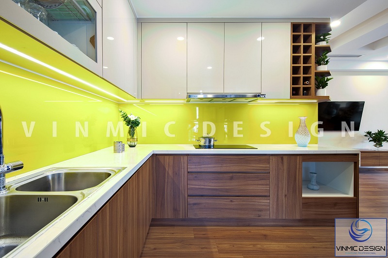 Thi công không gian bếp với tone màu tươi sáng tại chung cư Handi Resco – 31 Lê Văn Lương