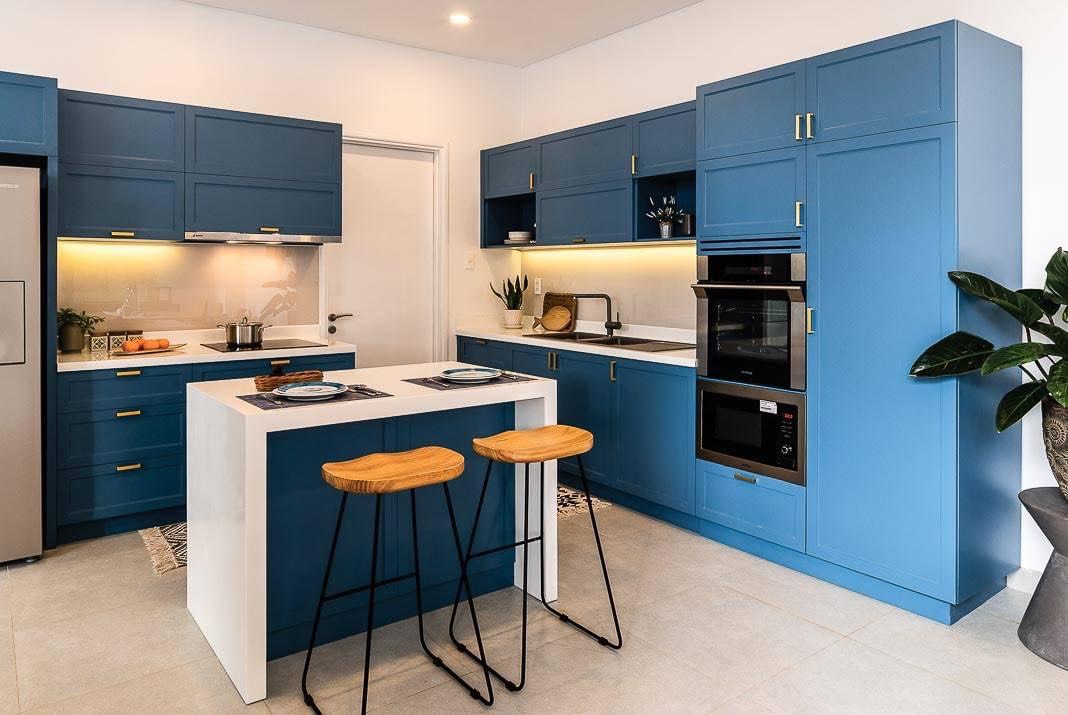 Bộ tủ bếp với gam màu xanh dương sang trọng