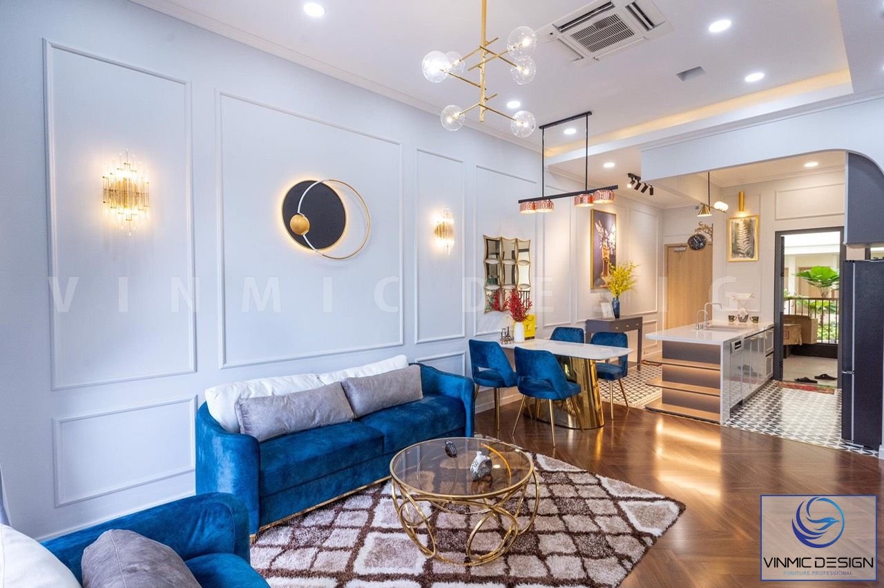 Bộ sofa bằng nhung màu xanh thủy nổi bật không gian phòng khách với ánh sáng vàng lung linh 