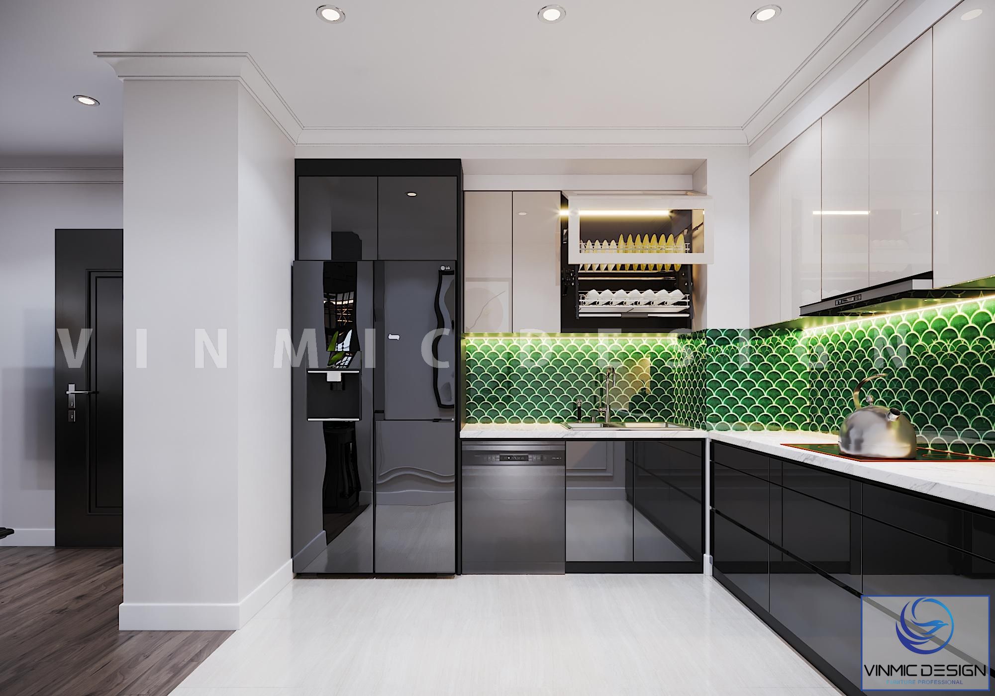 Tủ bếp được thiết kế ấn tượng với dải vách tường hình vảy cá màu xanh ngọc, nổi bật không gian bếp 