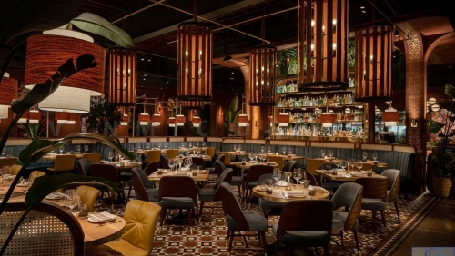 Thiết kế nội thất quán pub lấp lánh ánh sáng đa sắc màu